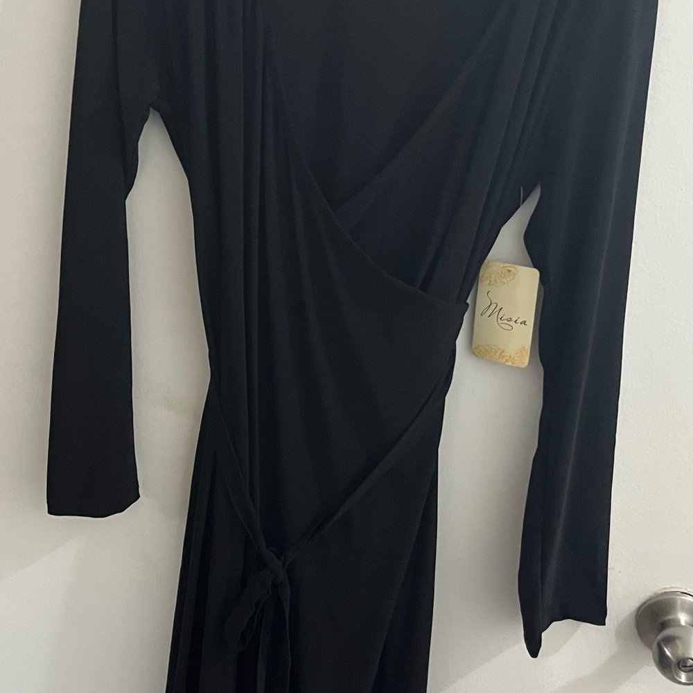 Misia Elegant Black Long Sleeve Dress
